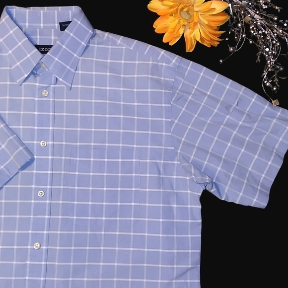 🌺{Izod} Short Sleeve Button Down - Picture 2 of 4